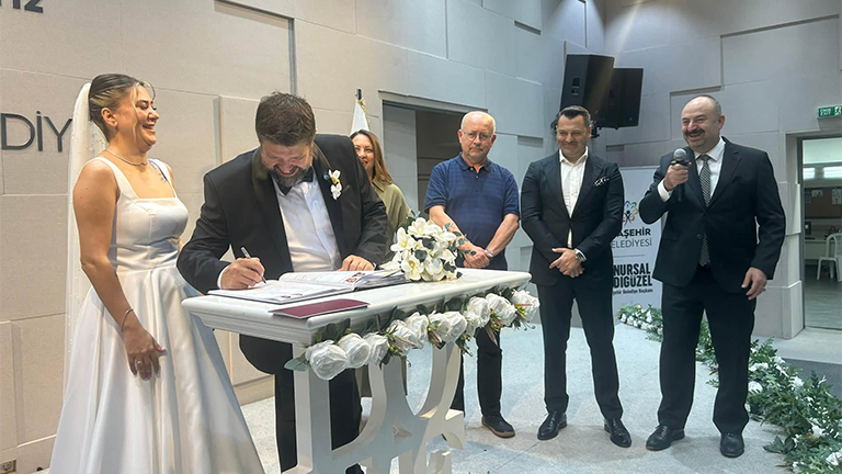 UEB KURUCU GENEL BAŞKANI MEHMET ÖZDİL'DEN YAZILIM EKİBİ ÜYESİ MURAT ÇULHA'YA NİKÂH ŞAHİTLİĞİ