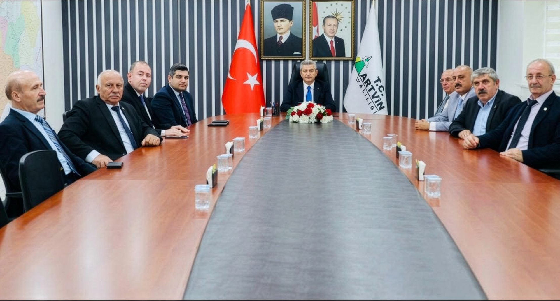 ARTVİN VALİSİ DR. TURAN ERGÜN, 39. AHİLİK HAFTASI'NDA UEB TEMSİLCİLERİNİ KABUL ETTİ