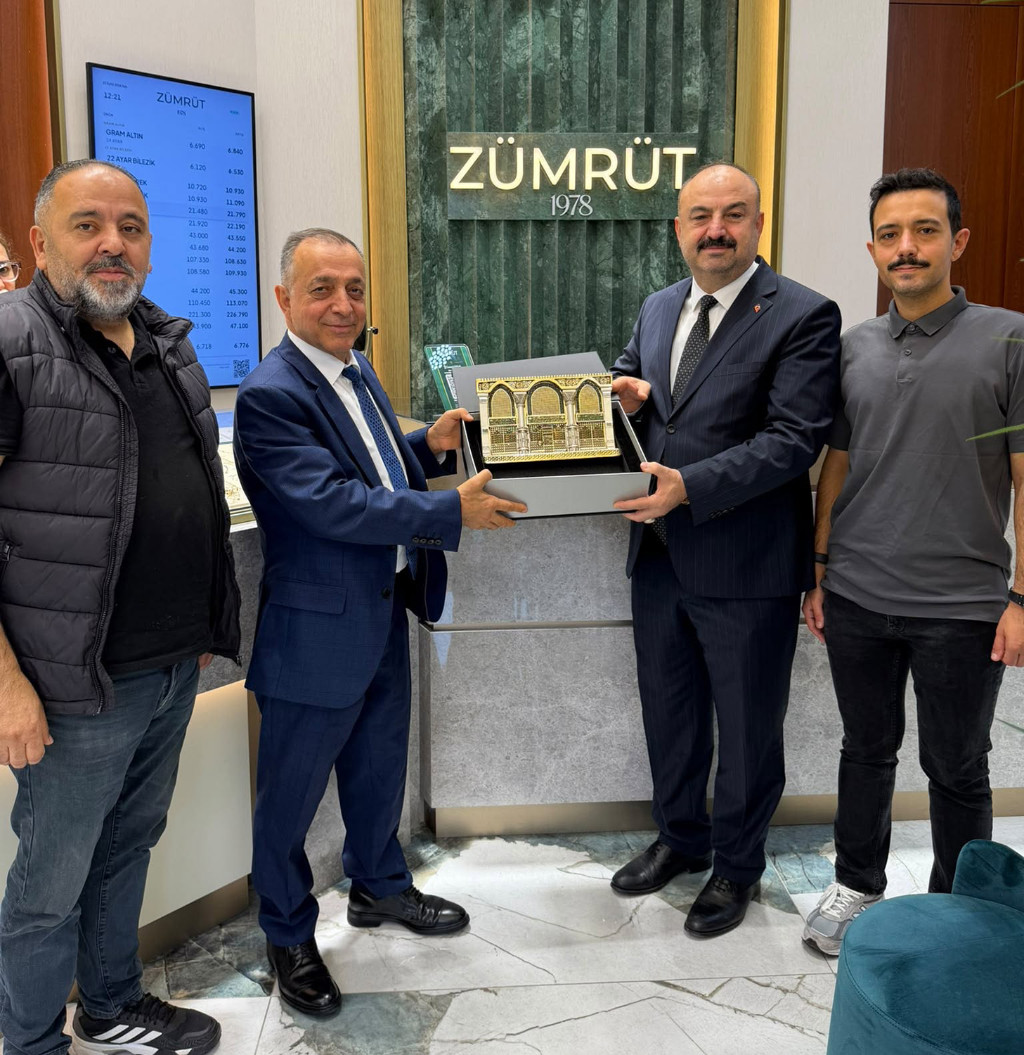 UEB'DEN ZÜMRÜT KUYUMCULUK'A HAYIRLI OLSUN ZİYARETİ
