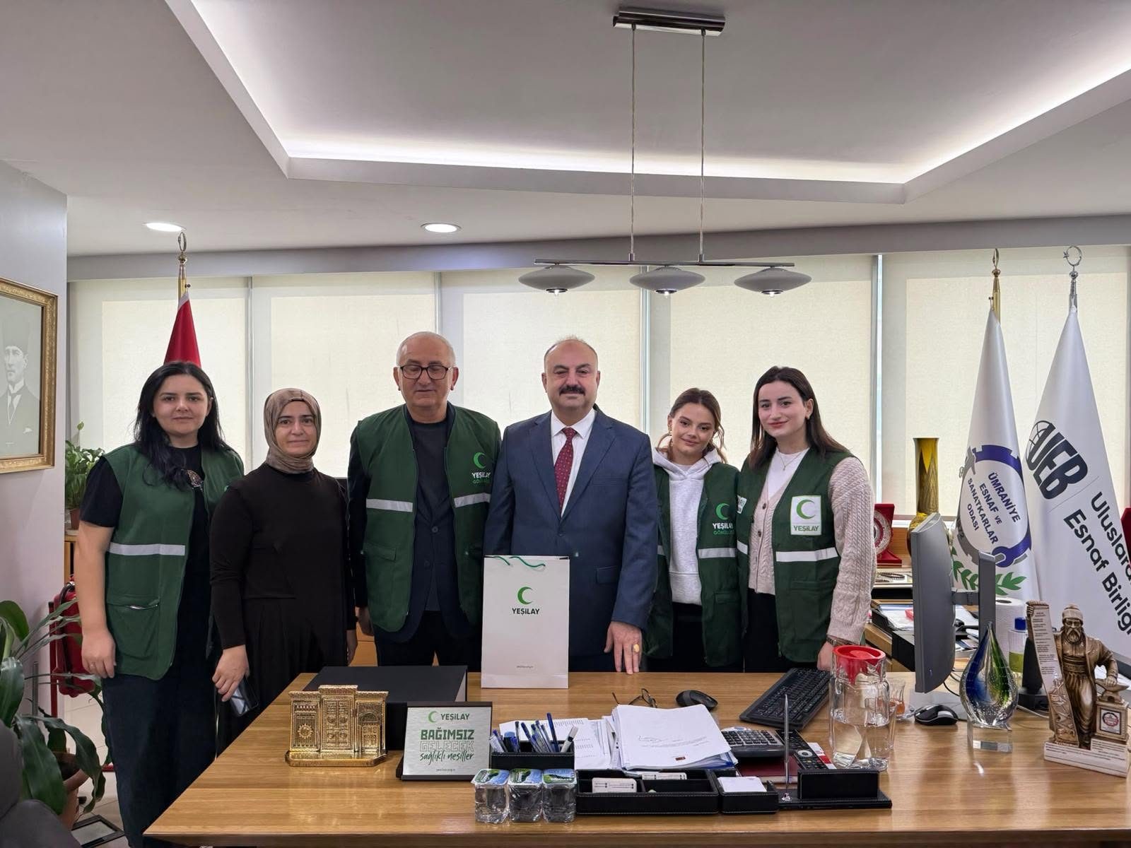 UEB Kurucu Genel Başkanı Mehmet Özdil, Yeşilay Ümraniye Şube Heyetini Ağırladı